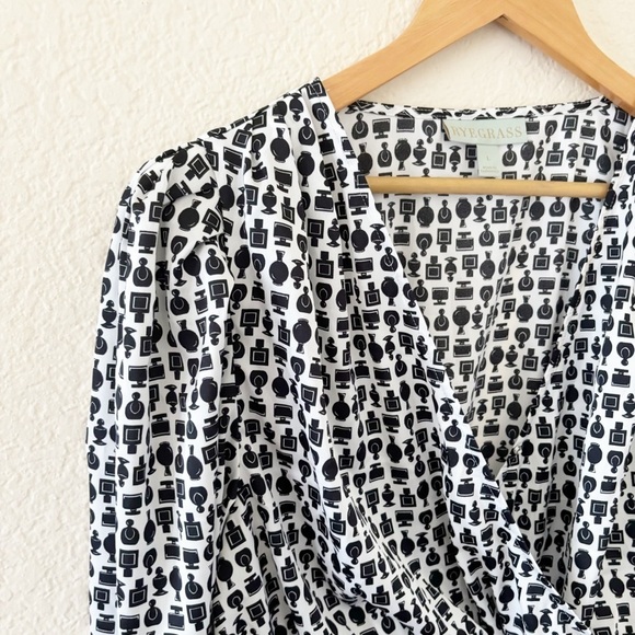 Ryegrass Womens Black White Peplum Blouse Perfume Bottle Print Size Large - Picture 3 of 10